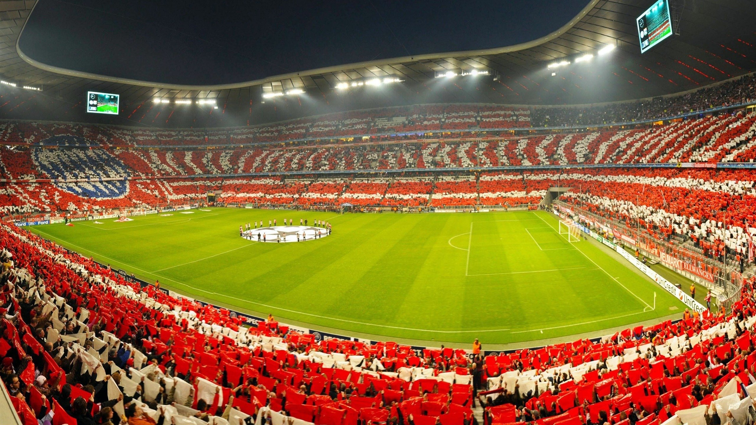 欧冠现场：球迷自制创意应援旗帜盘点，球赛应援牌